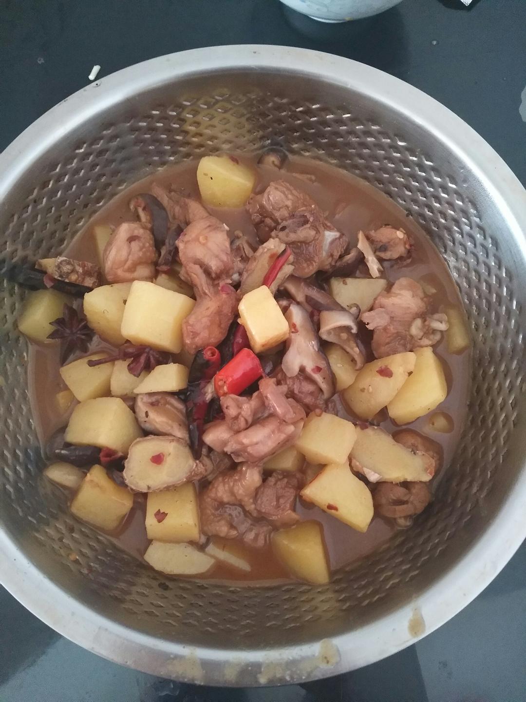 红烧土豆炖鸡腿