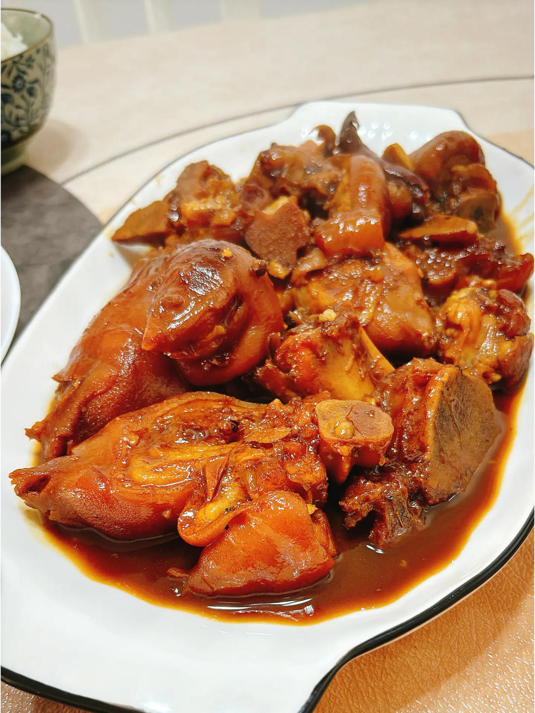 美味的家常菜：红烧猪蹄