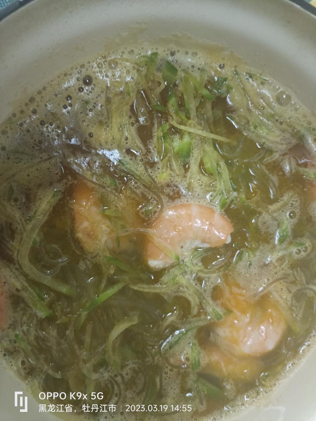 鲜虾粉丝萝卜丝汤