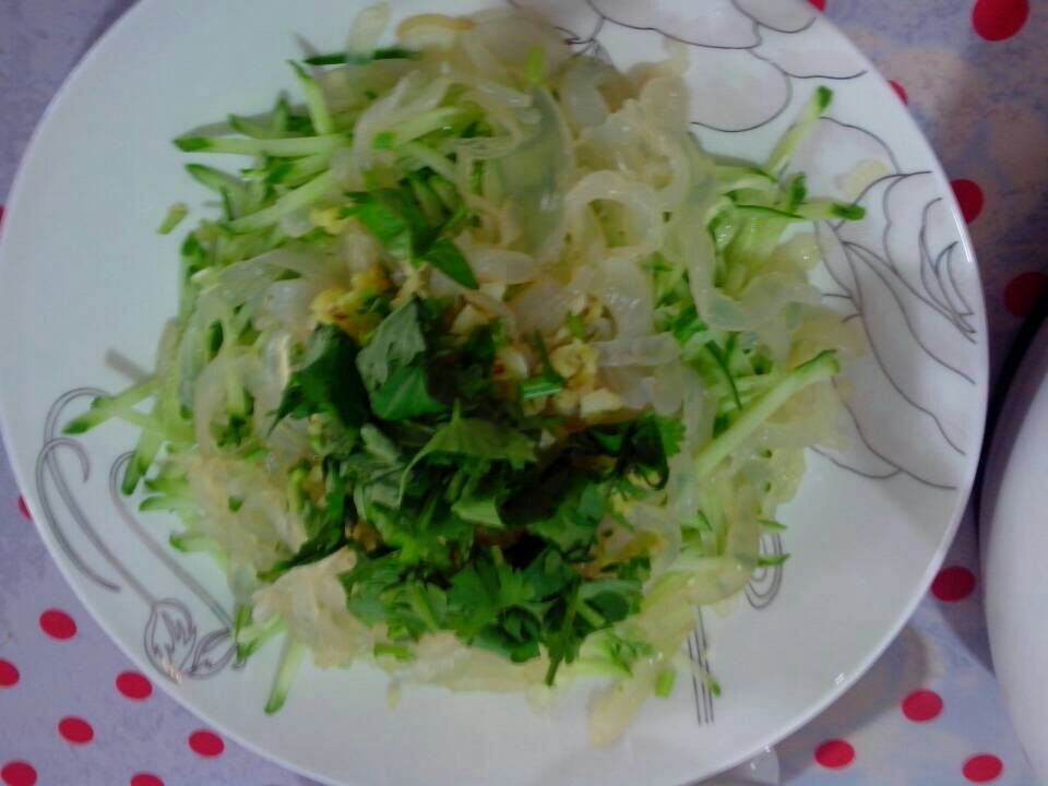 凉拌海蜇黄瓜丝