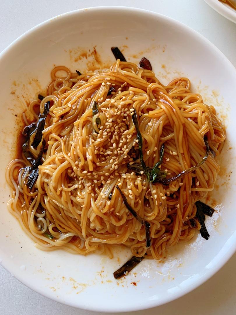 10分钟搞定的一碗葱油拌面