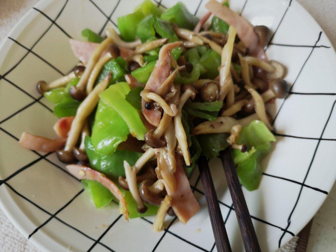 青椒牛肉炒蟹味菇