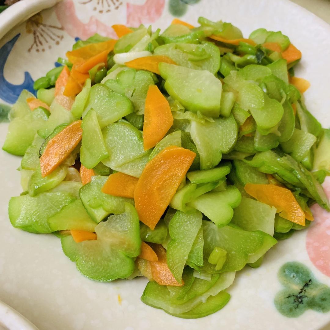 胡萝卜清炒佛手瓜