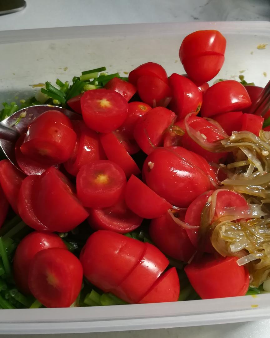 韭苔小番茄海草杂拌