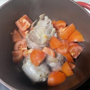 ❤️番茄牛尾汤：秘制做法，香浓醇厚‼️的做法 步骤3