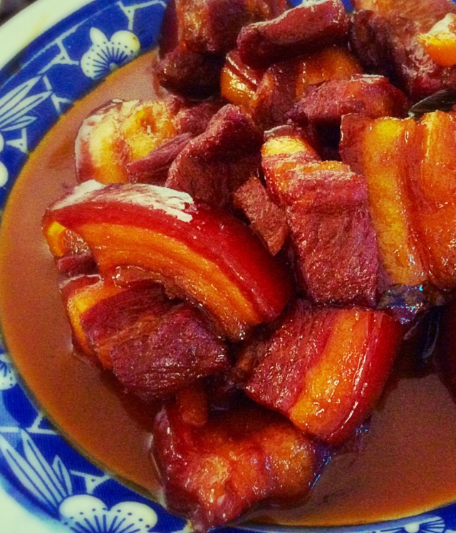 吃着碗里望着锅里的红烧肉