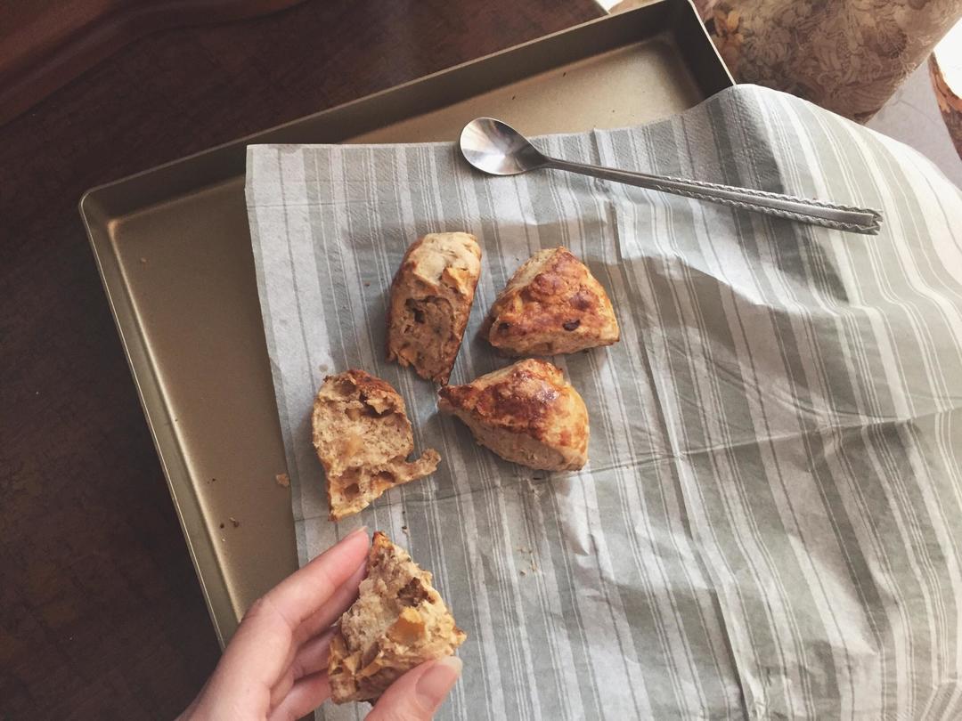 苹果肉桂司康饼干