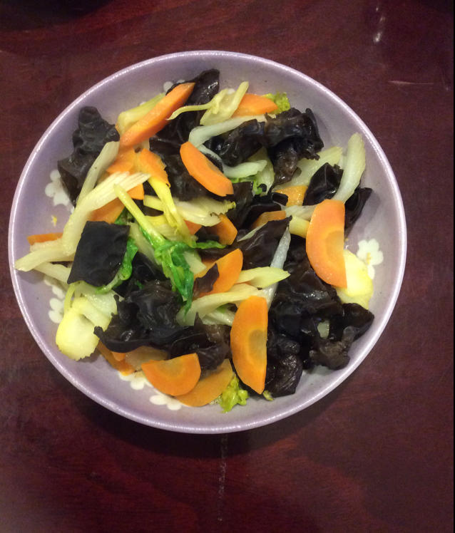 西芹胡萝卜炒黑木耳-清淡健康小炒