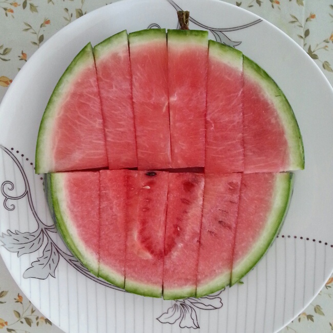 2014-06-21 10:56:49赞教你切西瓜水果刀