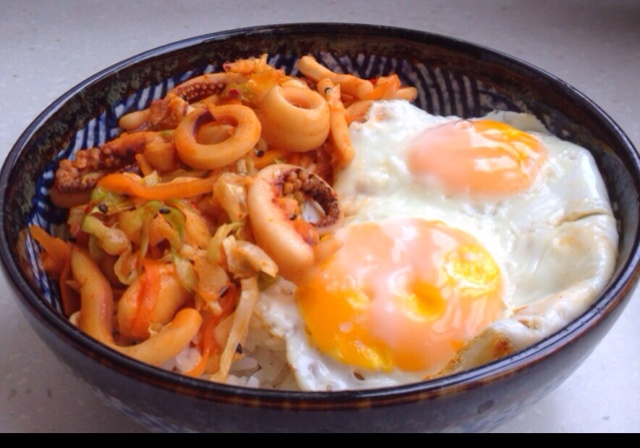 花样韩式鱿鱼拌饭