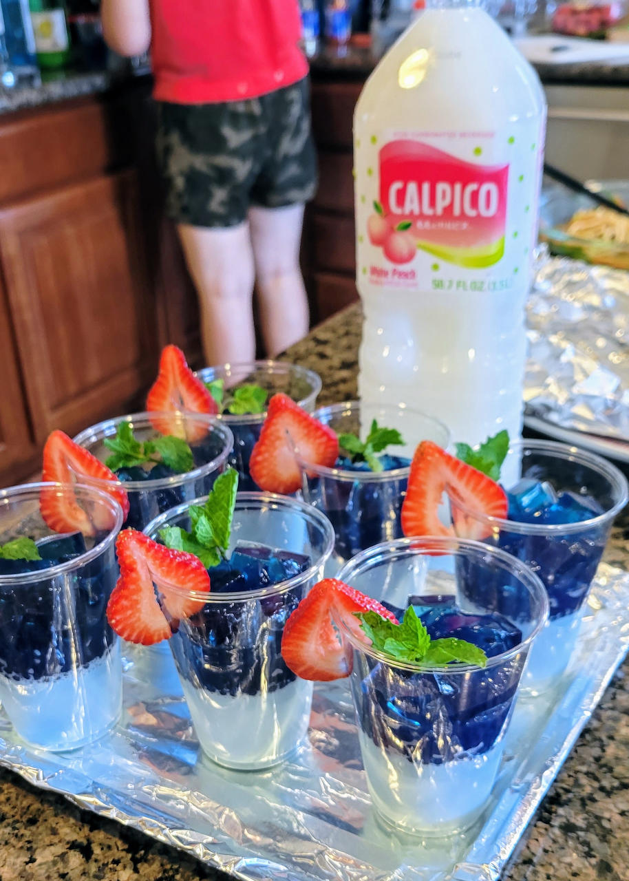 蝶豆花奶冻西米露