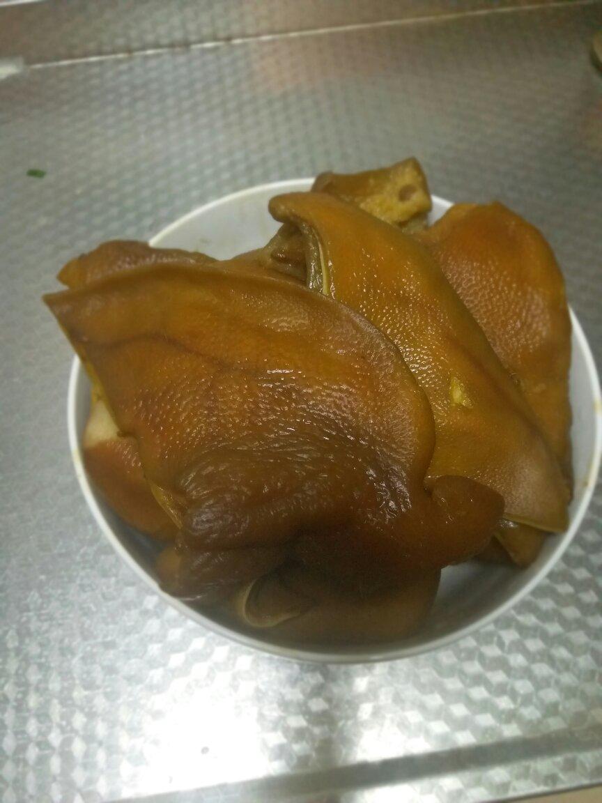 卤猪耳朵