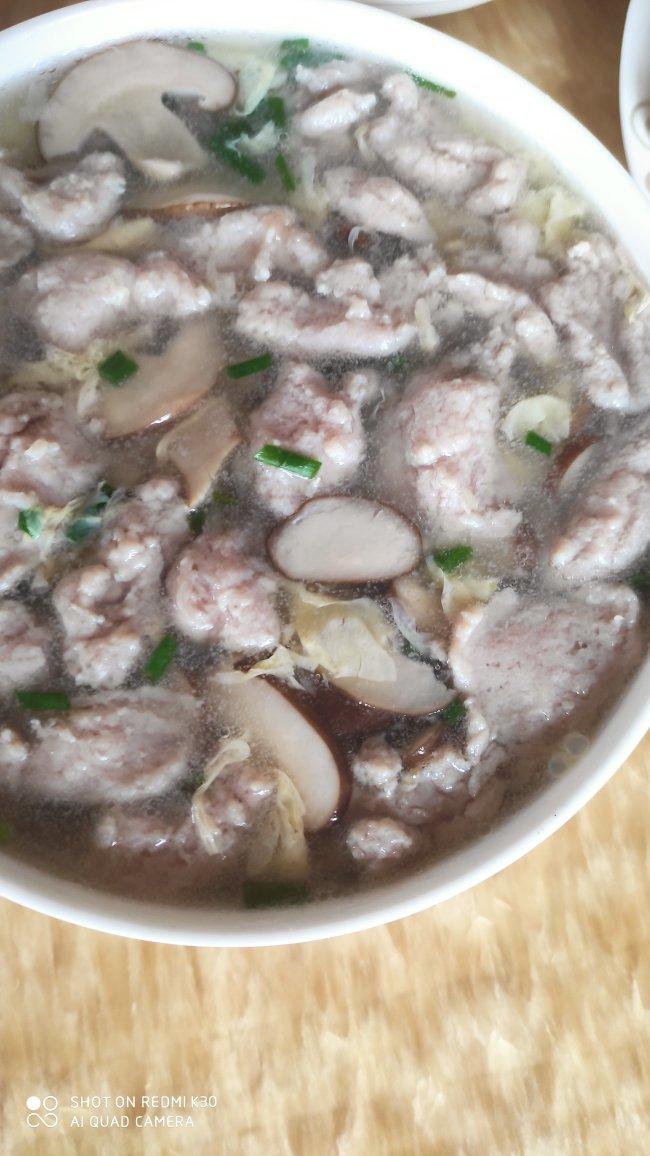 就像有句话所说：成年人的世界里，从来就没有“容易”二字。很多时候，你只能单枪匹马，直面生活的兵荒马乱。