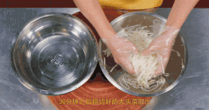 厨师长教你：“凉拌大头菜”的家常做法，香辣又爽脆，收藏了的做法 步骤10