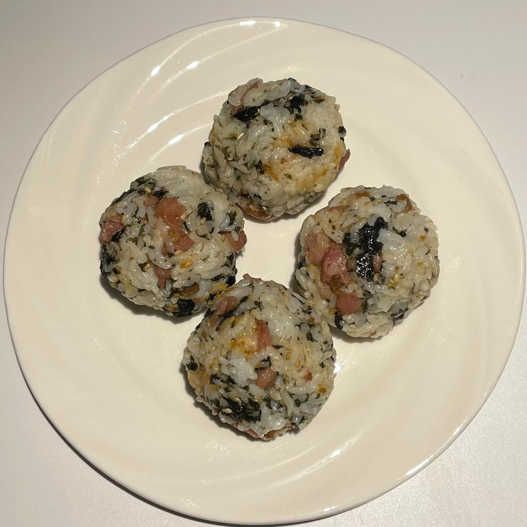 一口爆浆的芝士饭团也太香了吧