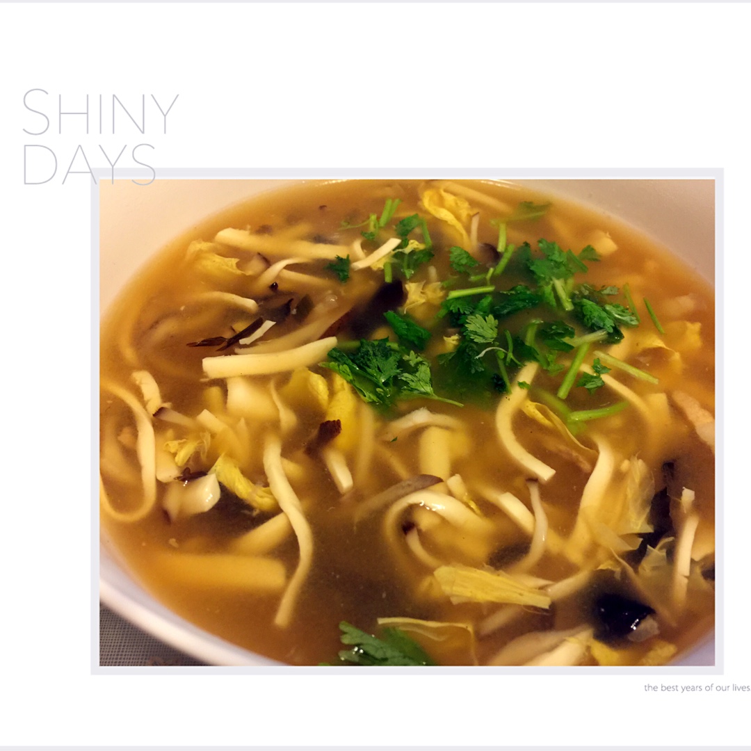 酸辣汤 Spicy & Sour Shredded Pork Soup