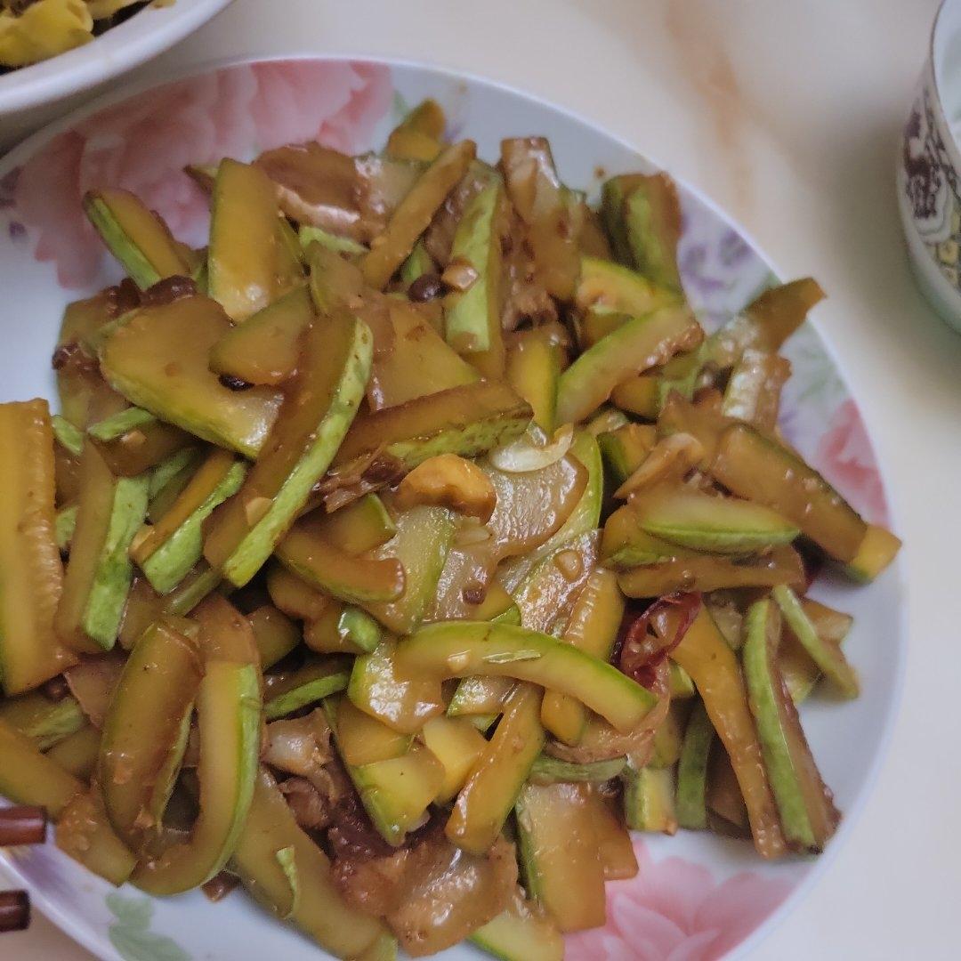 西葫芦炒肉(干锅西葫芦)