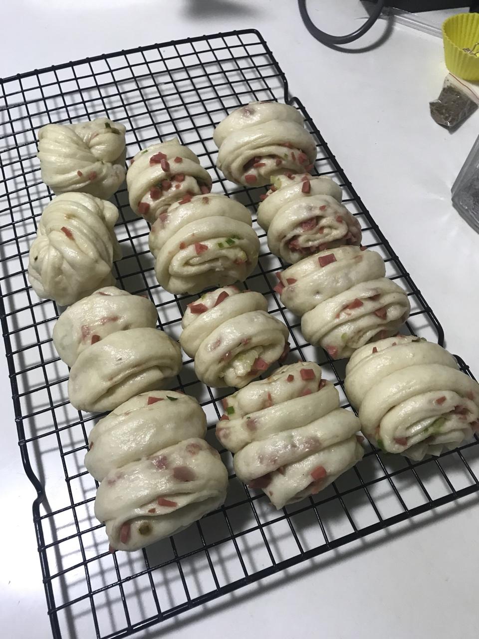 最好吃的火腿葱香花卷—附让葱不变黄的小窍门