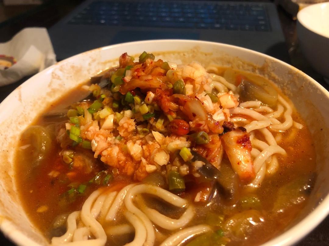 西红柿茄子肉丁打卤面