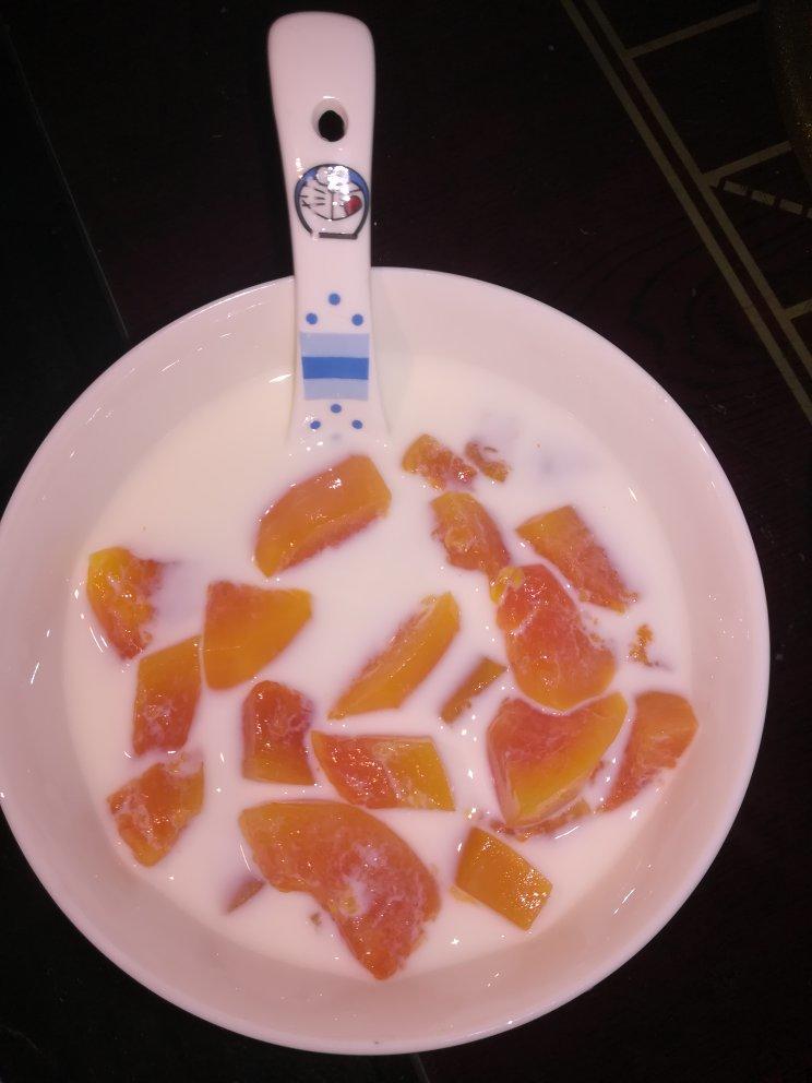 木瓜炖鲜奶