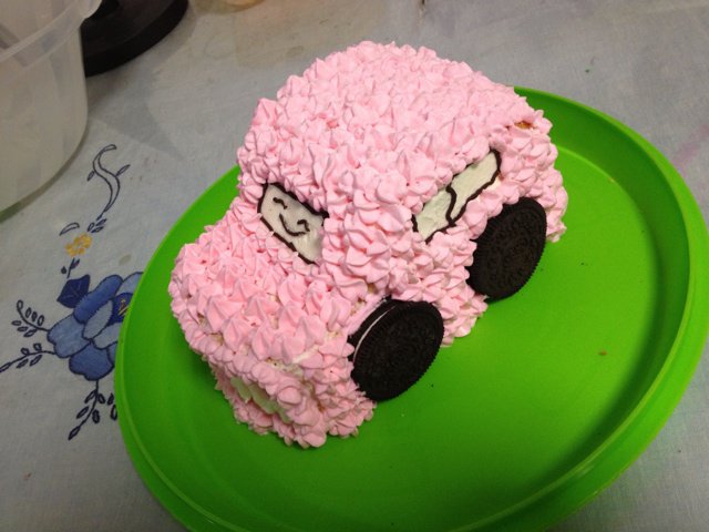 小汽车造型奶油蛋糕