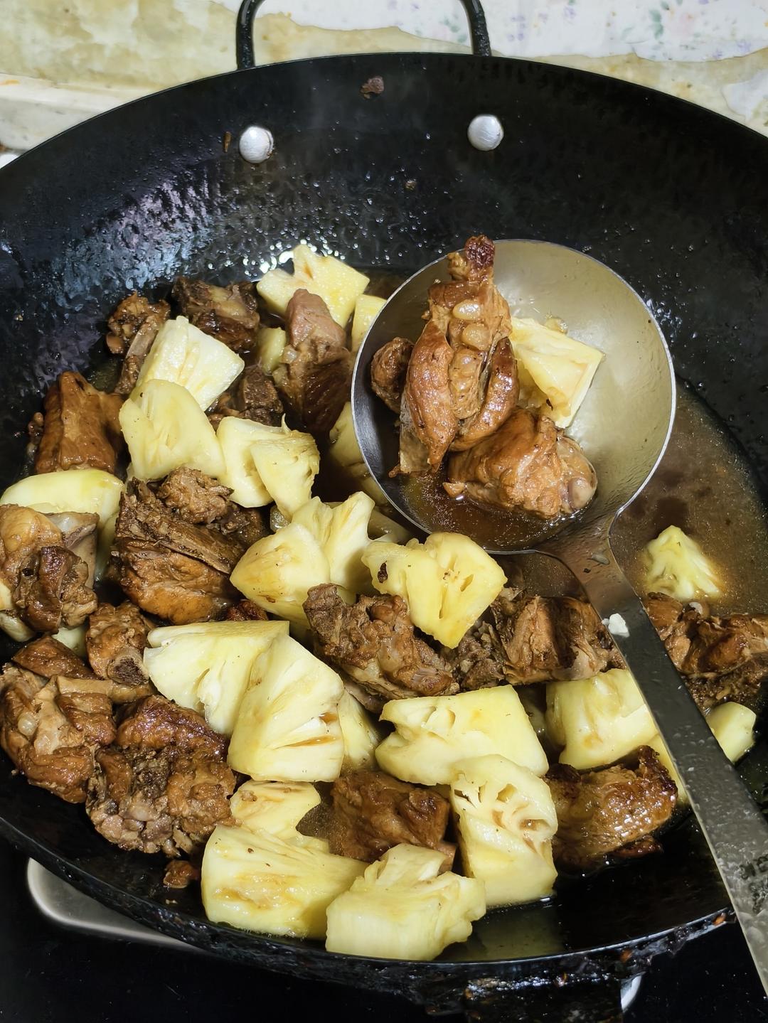 菠萝🍍➕排骨这样做真的巨巨巨好吃！酸酸甜甜的～