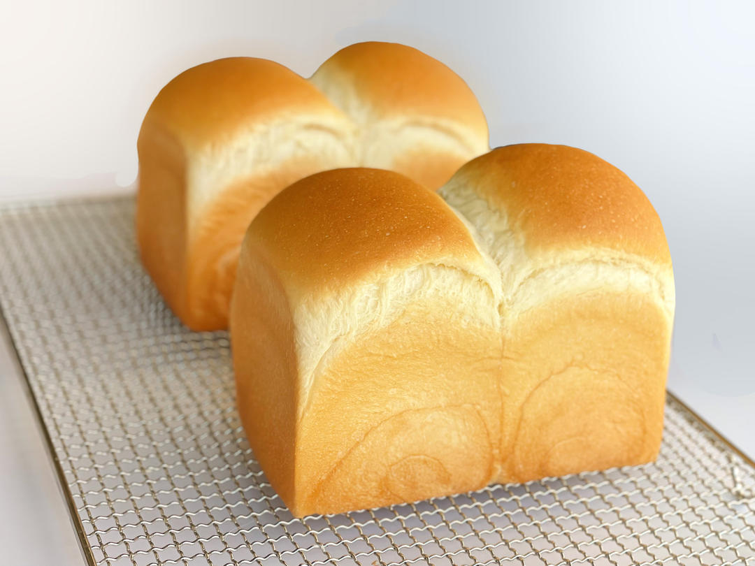 奶呼呼的厚炼乳吐司