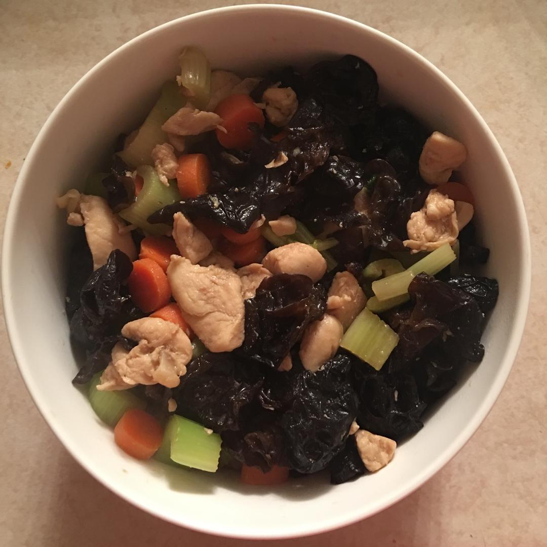 芹菜木耳炒肉丝