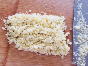 秘制蒜蓉酱 记住几个小技巧 你也能当大厨的做法 步骤4