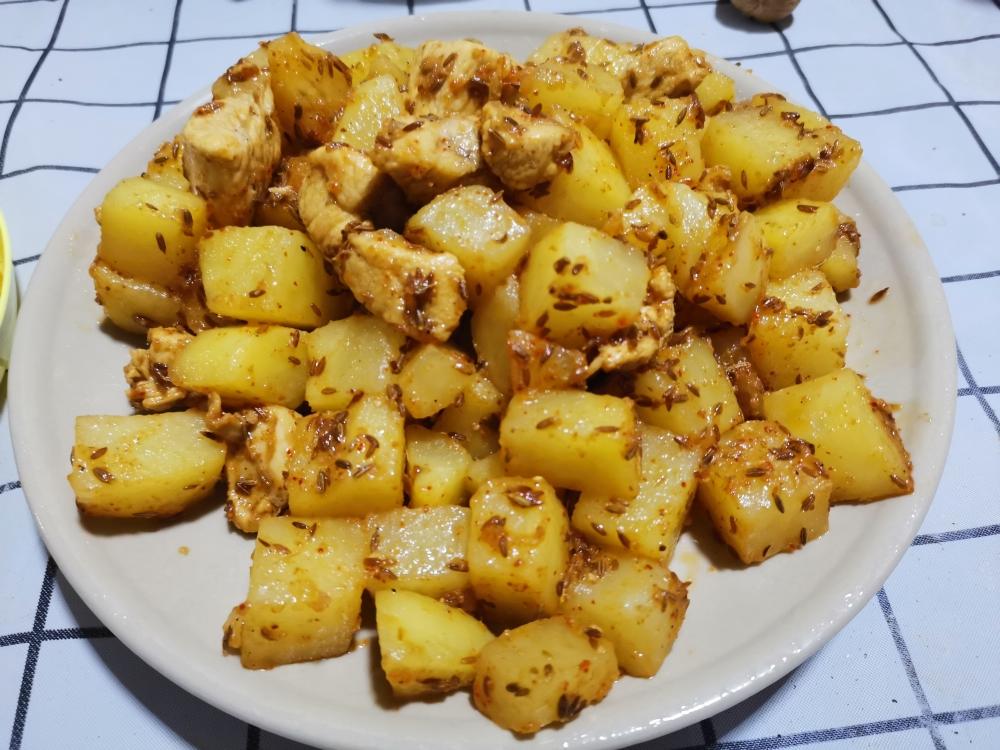 孜然土豆鸡胸肉【极简】的做法