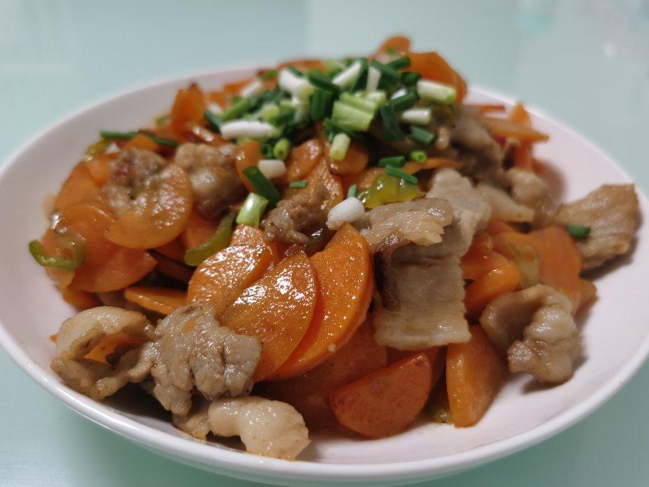 家常胡萝卜炒肉