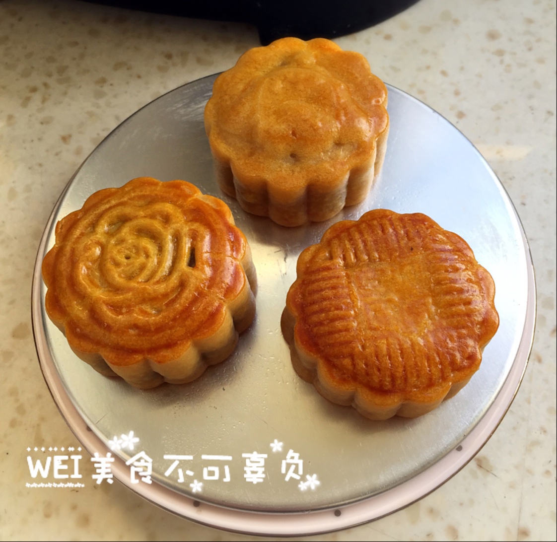 广式蛋黄莲蓉月饼
