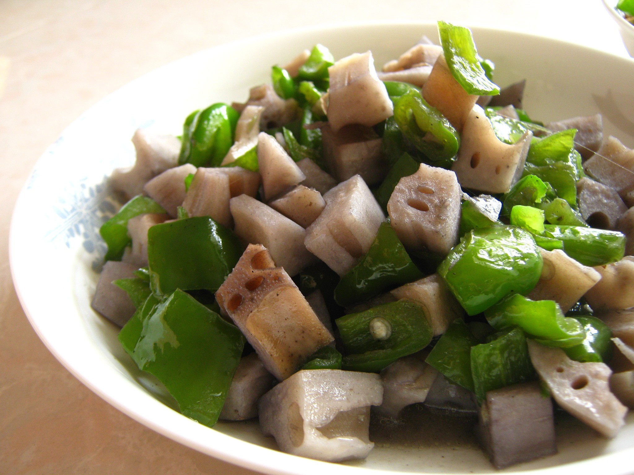 藕丁炒青椒