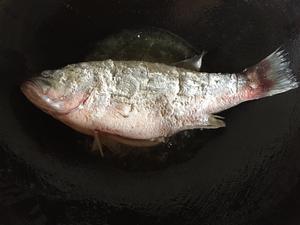 辣烧肥肠鱼的做法 步骤2