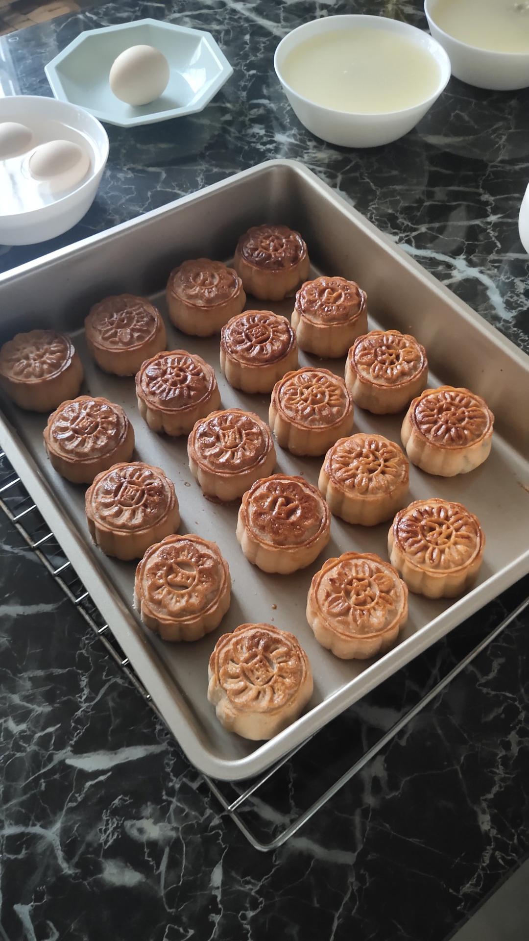 广式月饼—蛋黄莲蓉月饼