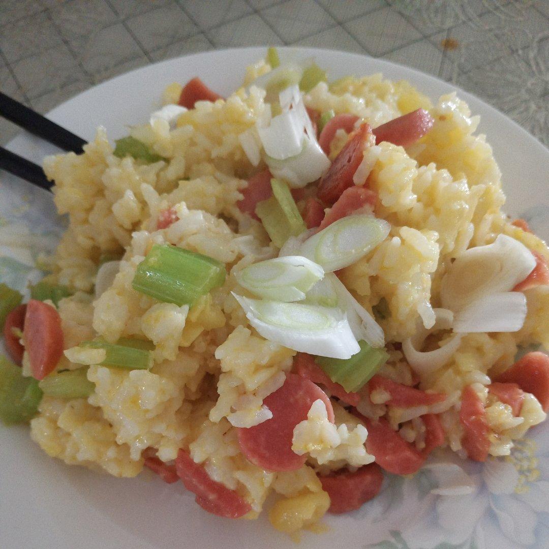 黄金菠萝蛋炒饭（好吃到停不下来）