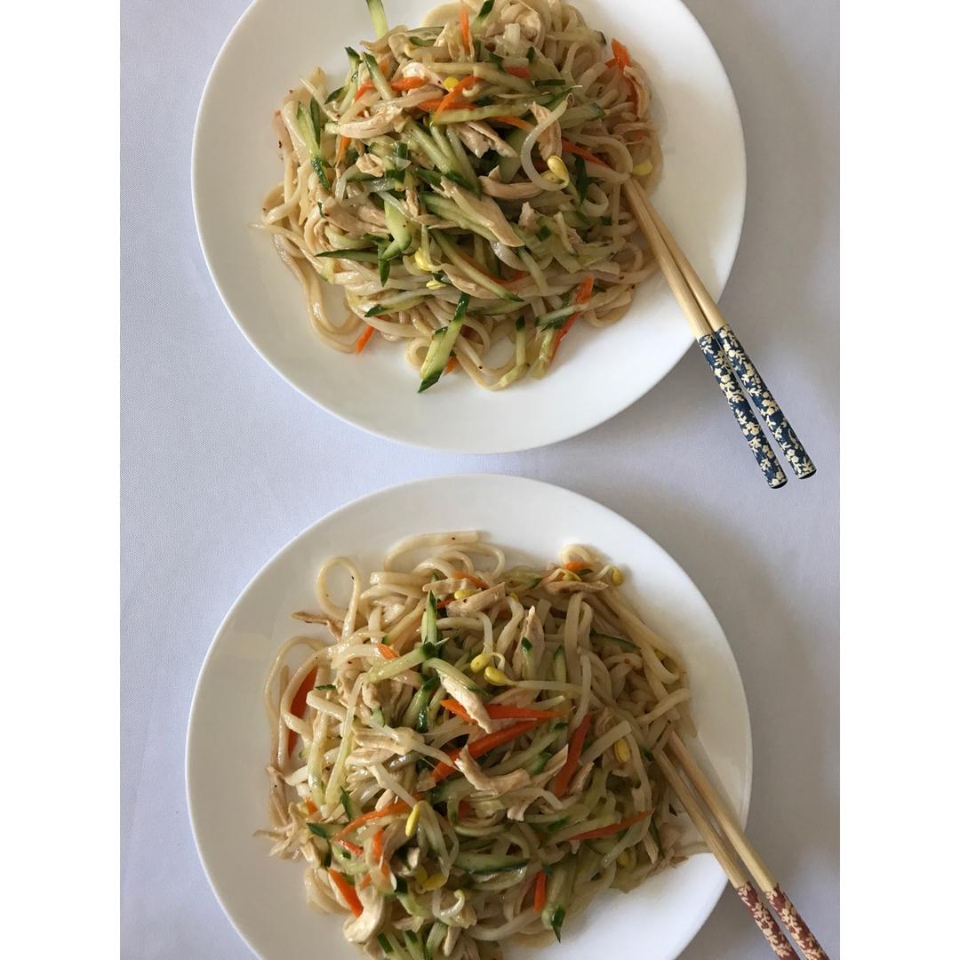 爽口葱油鸡丝凉面