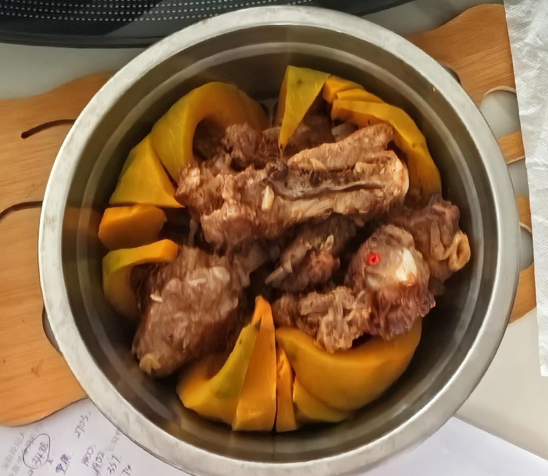 排骨和南瓜真是绝配，饭店卖88元一份，自己在家做，简单又好吃