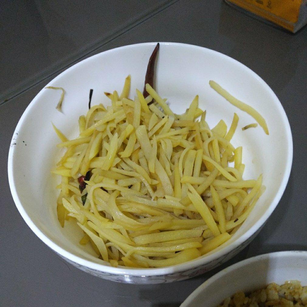 厨师长教你：“炝炒土豆丝”的家常做法，口感爽脆
