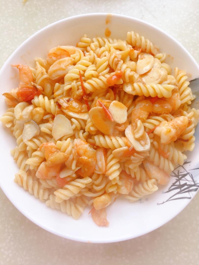 《咖啡之友》大虾香蒜橄榄油意面