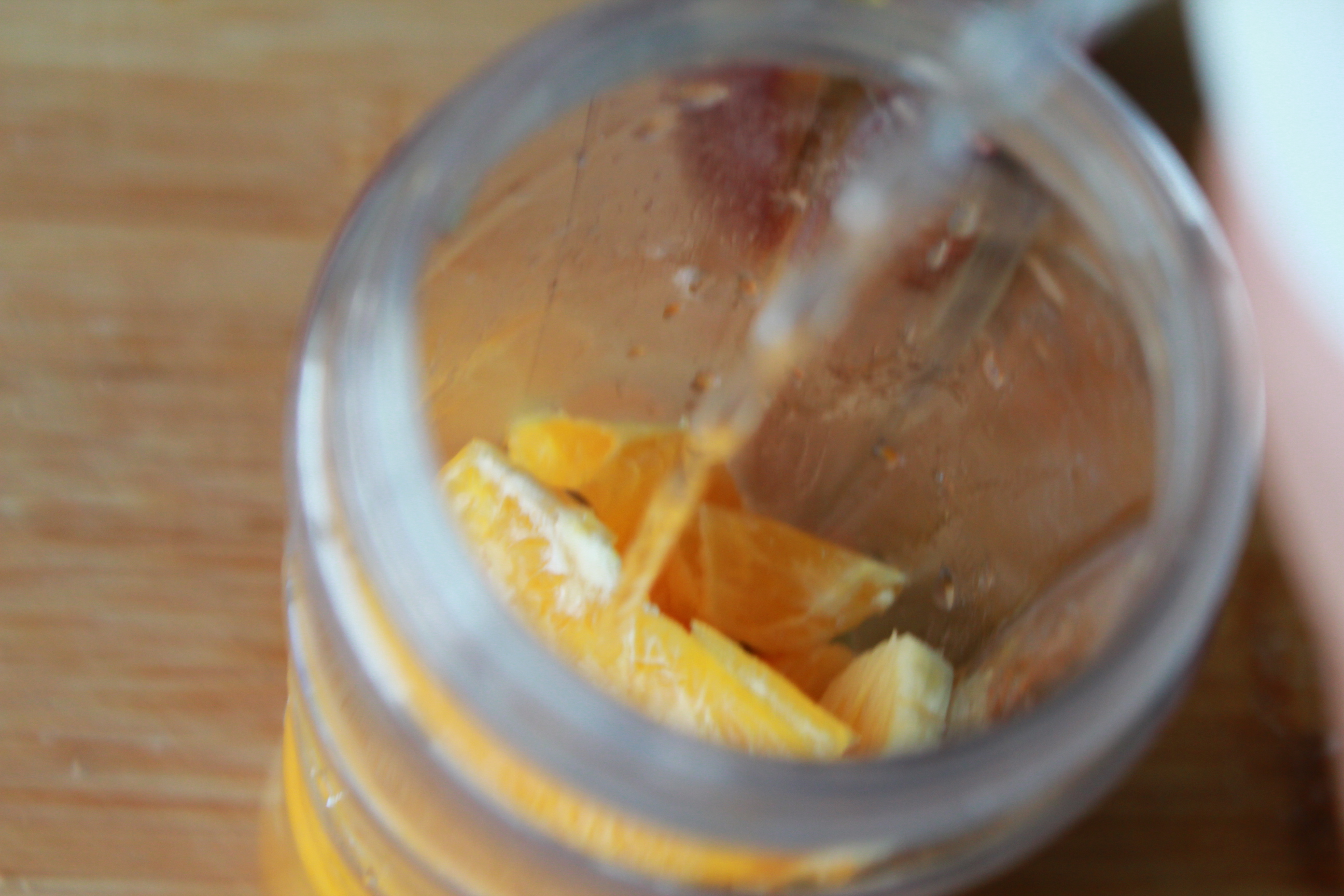 甜橙百香果汁的做法 步骤2