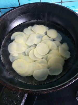 半小时土豆速变薯片的做法 步骤4