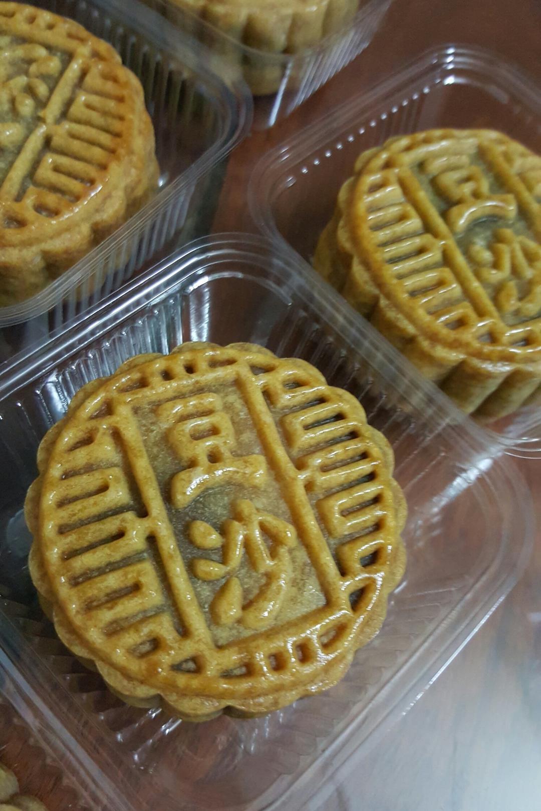 广式月饼—蛋黄莲蓉月饼