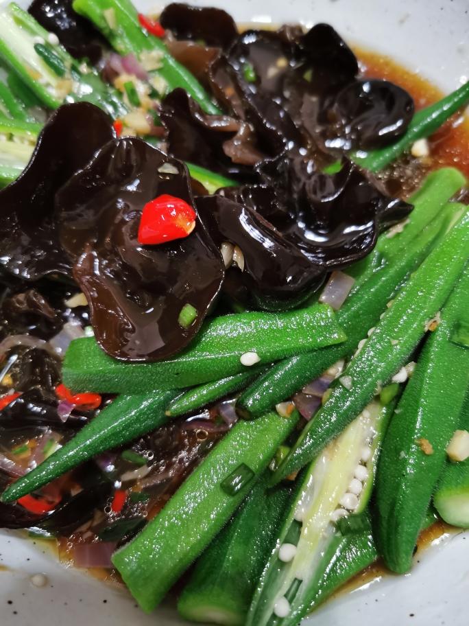 秋葵拌木耳