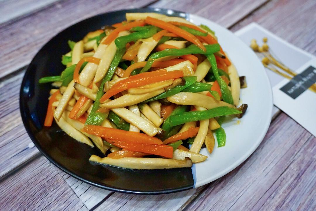 三色素炒杏鲍菇的做法