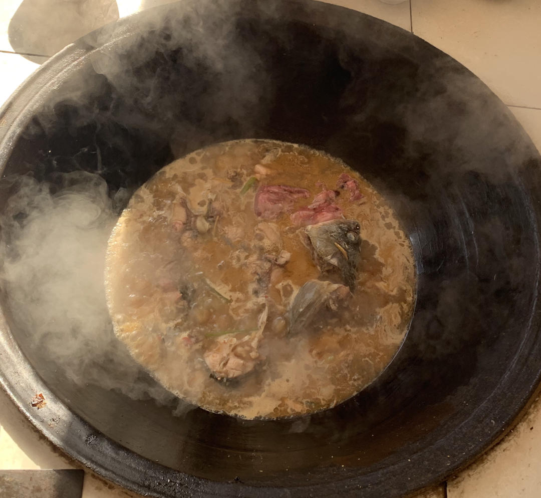 厨师长教你：“干烧鲤鱼”的家常做法，汤汁郁浓，肉嫩软糯