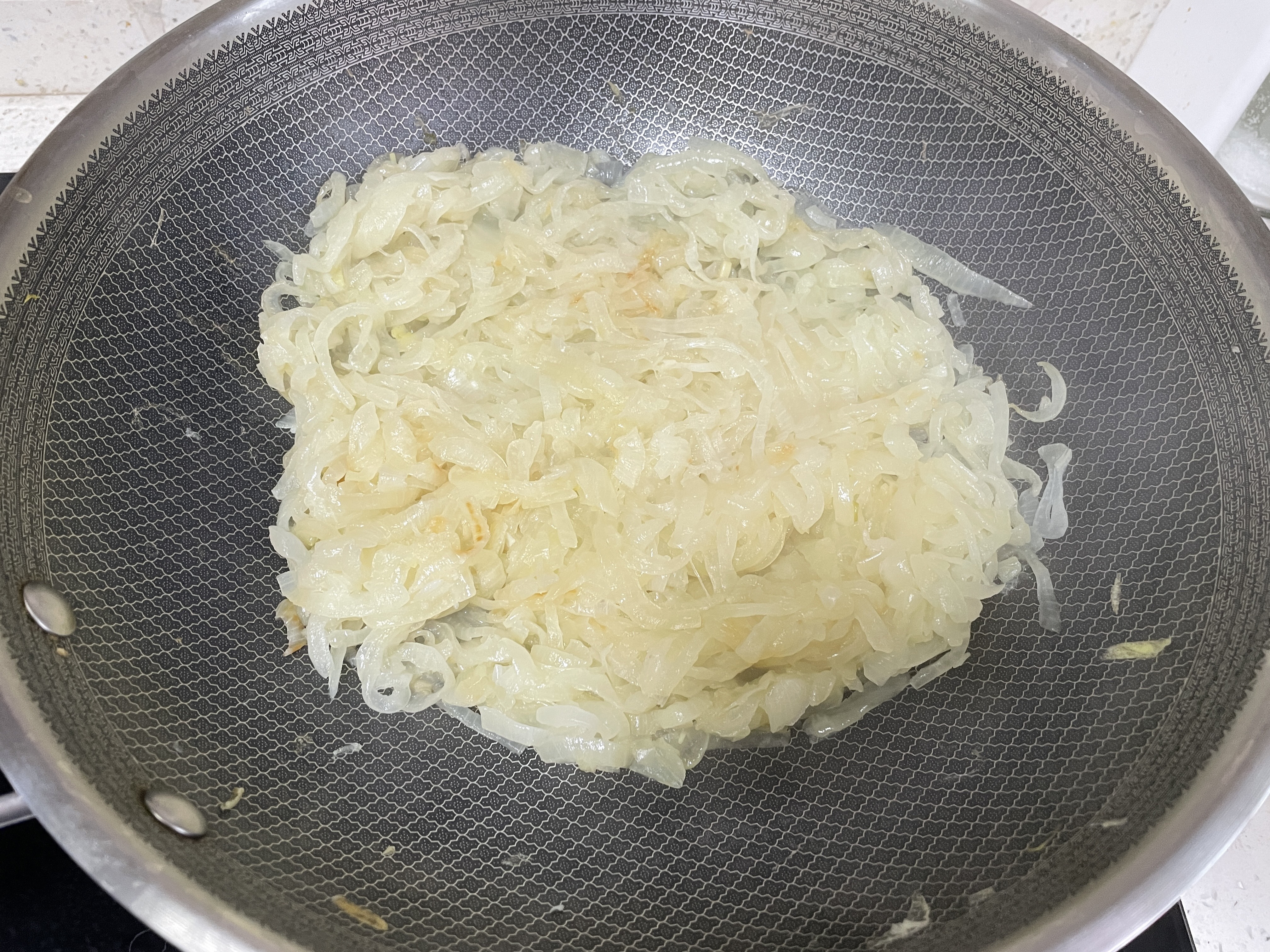 方便家庭操作的日式牛肉咖喱饭-焦化洋葱版的做法 步骤3