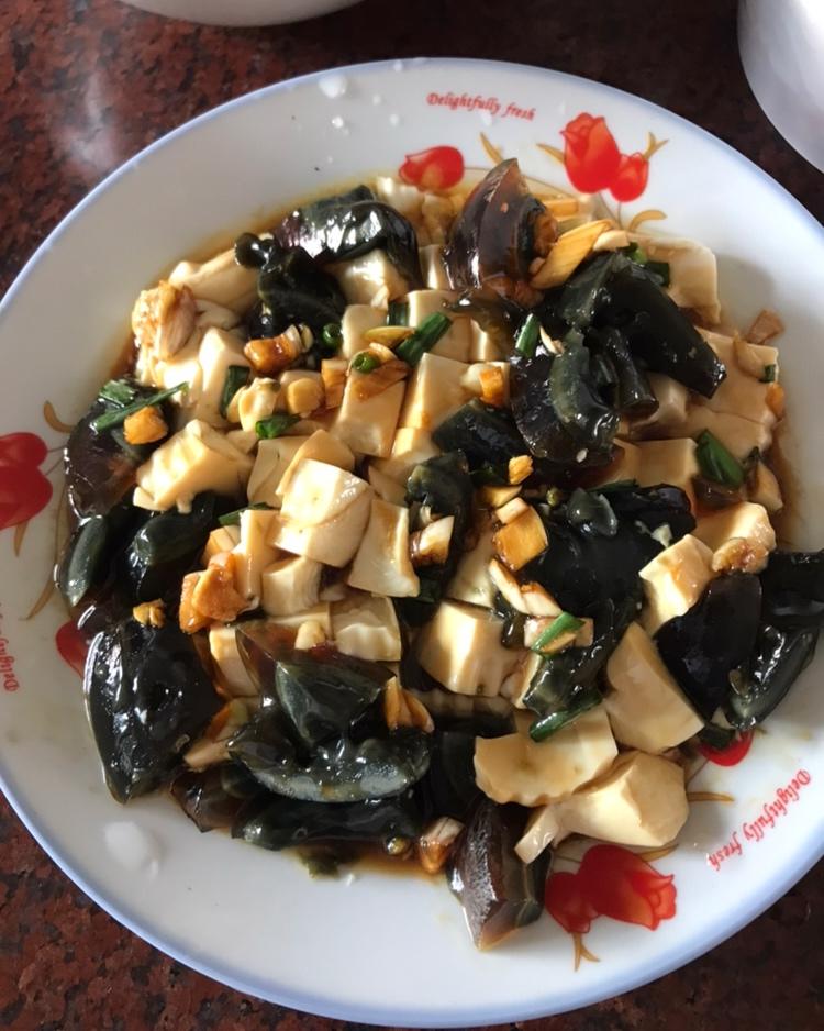 皮蛋拌豆腐