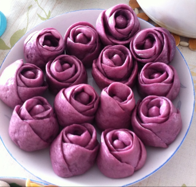 clara宇晨做的紫薯玫瑰花馒头