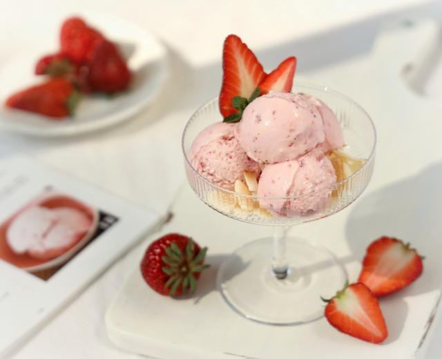 💯属于冬天de冰淇淋🍓草莓炼乳冰淇淋🍨的做法